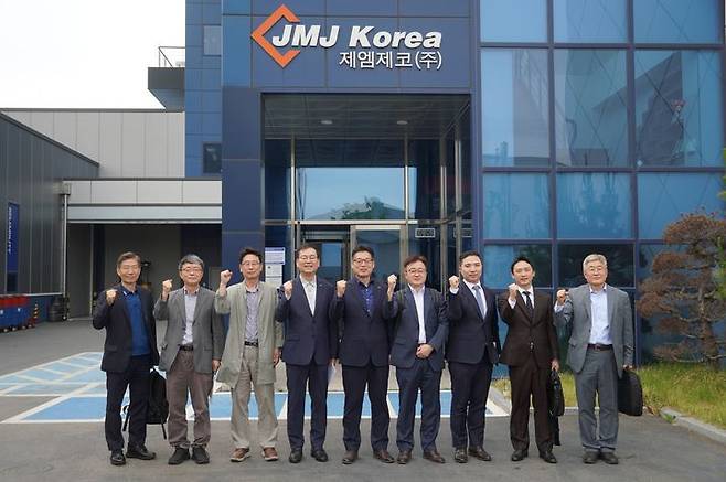 [부산=뉴시스] 부산테크노파크(부산TP)는 부산 기장군 소재 제엠제코 본사에서 올해 '신규 선정 매뉴콘 기업 심층 FGI(Focus Group Interview)'를 개최하고 차세대 전력반도체 시장 대응 전략을 논의했다. (사진=부산테크노파크 제공) 2026.05.27. photo@newsis.com *재판매 및 DB 금지