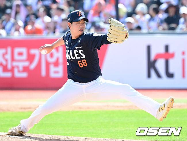 [OSEN=수원, 최규한 기자] 17일 수원 KT위즈파크에서 ‘2026 신한 SOL Bank KBO리그’ KT 위즈와 한화 이글스의 경기가 열렸다.홈팀 KT는 맷 사우어, 방문팀 한화는 류현진을 선발로 내세웠다.6회말 마운드에 오른 한화 박준영이 힘차게 공을 뿌리고 있다. 2026.05.17 / dreamer@osen.co.kr