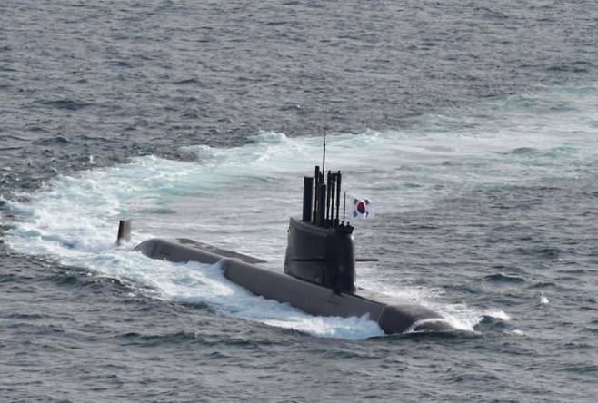 국산 3000t급 잠수함 도산안창호함이 기동하고 있다. 도산안창호급으로 대표되는 KSS-III 잠수함은 한국이 독자 설계·건조한 첫 3000t급 잠수함으로, 핵잠 사업의 산업적 기반으로 거론된다. 방위사업청 제공