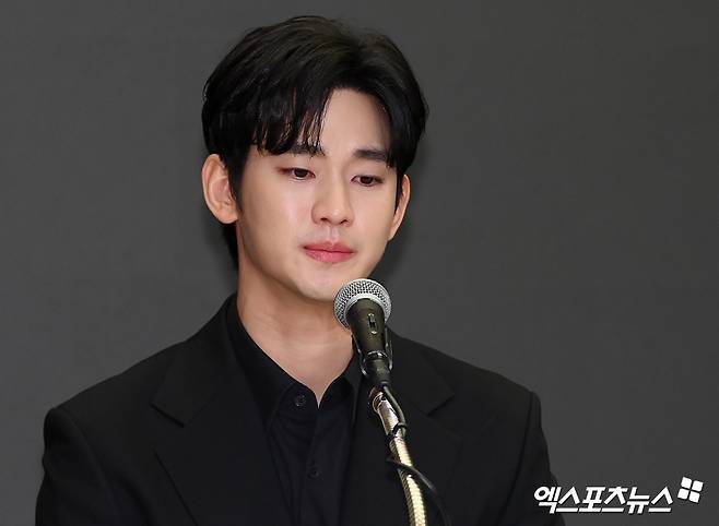 김수현.