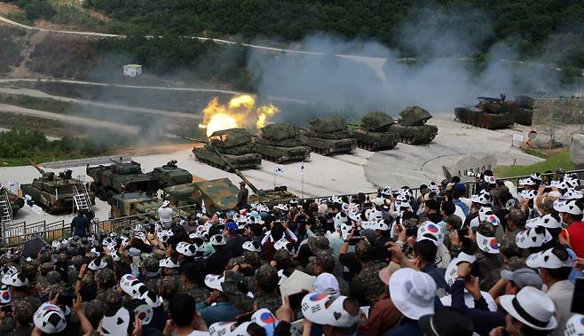 국방부가 28일 경기 포천시 승진과학화훈련장에서 '2026 합동화력훈련'을 실시하고 있다./연합뉴스