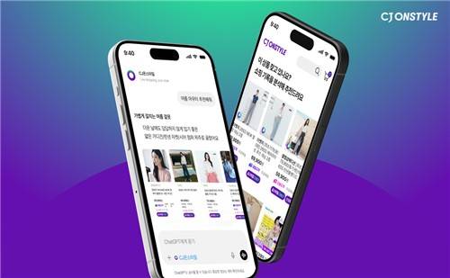 (왼쪽부터) 챗GPT 내 CJ온스타일 상품 추천 화면, 자체 앱 내 AI 기반 개인화 추천 화면. [CJ온스타일 제공. 재판매 및 DB금지]