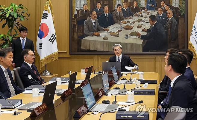 본회의 주재하는 신현송 한국은행 총재 (서울=연합뉴스) 신현송 한국은행 총재가 28일 서울 중구 한국은행에서 열린 금융통화위원회 본회의를 주재하고 있다. 2026.5.28 [사진공동취재단] photo@yna.co.kr