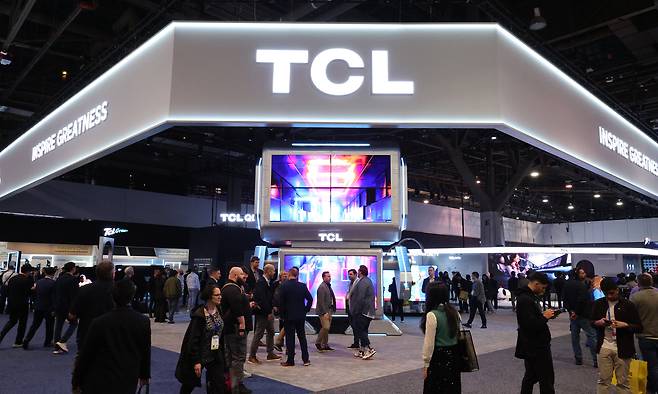 지난해 미국 라스베이거스에서 열린 CES 2025 내 TCL 부스. /뉴스1