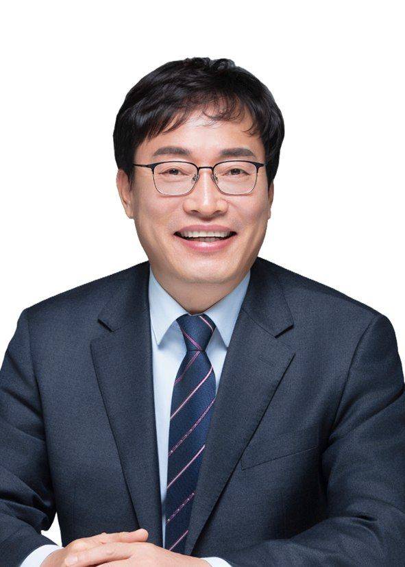 장관호 전남광주통합특별시교육감 후보가 29일 정책 보도자료를 통해 가정의 경제력과 상관없이 모든 학생이 동등한 기회를 누릴 수 있도록 돕는 '기본교육수당' 공약을 발표했다. 후보 측 제공