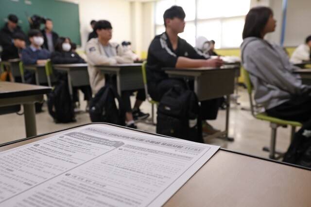 과잉경쟁 상황에서 학교 동기는 경쟁자 이상이 되기가 어렵다. 한겨레 자료사진