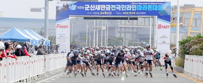 지난해 제 9회 군산 새만금 전국 인라인마라톤대회 출발 장면. [대한롤러스포츠연맹]
