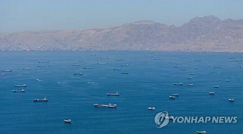 호르무즈 해협에 정박 중인 선박 [로이터=연합뉴스 자료사진. 재판매 및 DB 금지]