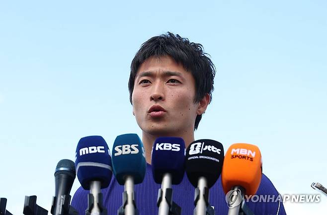 조규성 인터뷰 (헤리먼[미국 유타주]=연합뉴스) 신준희 기자 = 28일(현지시간) 오후 미국 유타주 헤리먼에 위치한 자이언스뱅크 트레이닝센터에서 축구 국가대표팀 조규성이 인터뷰를 하고 있다. 2026.5.29 hama@yna.co.kr