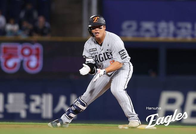 [서울=뉴시스] 프로야구 한화 이글스 강백호가 28일 창원NC파크에서 열린 2026 신한 쏠 KBO리그 NC 다이노스와의 경기 7회 싹쓸이 2루타를 친 뒤 기뻐하고 있다. (사진=한화 이글스 제공) 2026.05.28.
