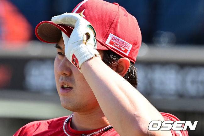 [OSEN=대전, 지형준 기자] 30일 대전 한화생명 볼파크에서 2026 신한 SOL KBO리그 한화 이글스와 SSG 랜더스의 경기가 열렸다.한화는 류현진, SSG은 김건우를 선발로 내세웠다.&nbsp;부상에서 돌아온 SSG 최정이 훈련을 하고 있다. 2026.05.30&nbsp;/ jpnews@osen.co.kr