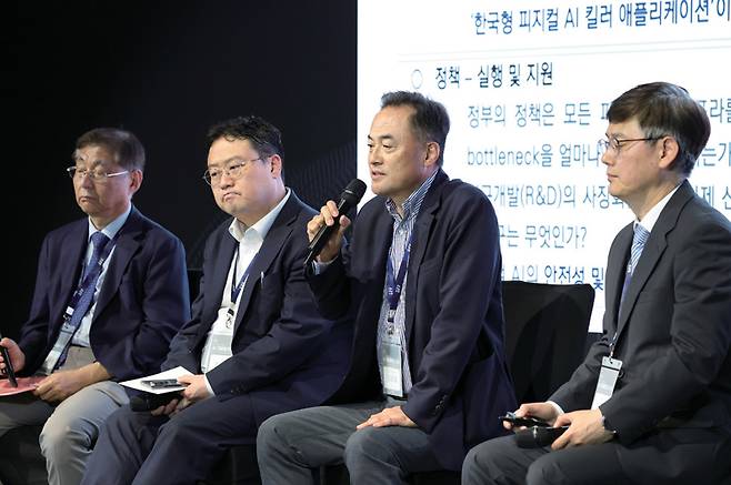5월26일 제14회 굿컴퍼니컨퍼런스에서 유회준 카이스트 인공지능반도체대학원장, 최재식 카이스트 지정석좌 교수, 오윤제 정보통신기획평가원 PM, 신현철 광운대 반도체시스템공학부 교수(왼쪽부터)가 대담을 하고 있다. ⓒ시사저널 박은숙