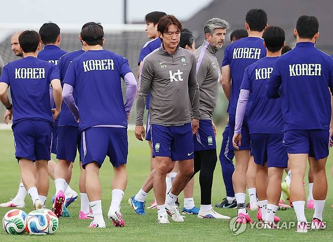 경기 하루 앞둔 홍명보 감독 (헤리먼[미국 유타주]=연합뉴스) 신준희 기자 = 29일(현지시간) 오후 미국 유타주 헤리먼에 위치한 자이언스뱅크 트레이닝센터에서 축구 국가대표팀 홍명보 감독이 훈련을 지도하고 있다. 2026.5.30 hama@yna.co.kr