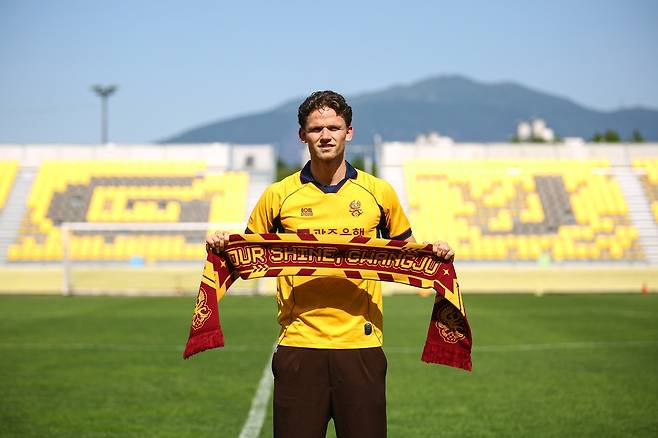 광주에 입단한 반 흐룬스벤 [광주FC 제공. 재판매 및 DB 금지]