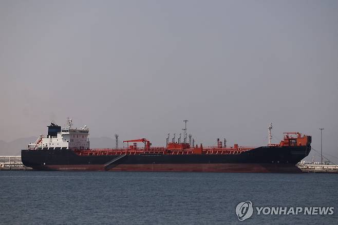 아랍에미리트(UAE) 앞바다에 정박한 유조선 [로이터=연합뉴스 자료사진 재판매 및 DB 금지]