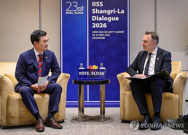 안규백 장관, 노르웨이 국방장관과 회담 (서울=연합뉴스) 안규백 국방부 장관(왼쪽)이 30일 오전(현지시간) 싱가포르에서 열린 제23차 아시아안보회의에 참석한 토레 온슈우스 산드빅 노르웨이 국방장관과 회담을 하고 있다. 2026.5.30 [국방부 제공. 재판매 및 DB금지] photo@yna.co.kr