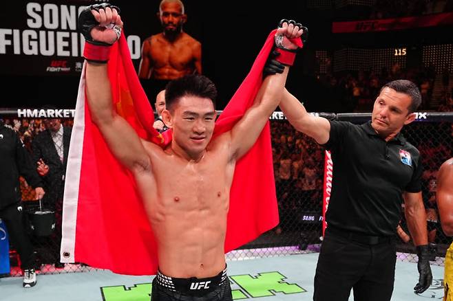 8년 만에 중국 안방 대회에서 승리를 거둔 UFC 밴텀급 랭킹 5위 송야동. 사진=UFC