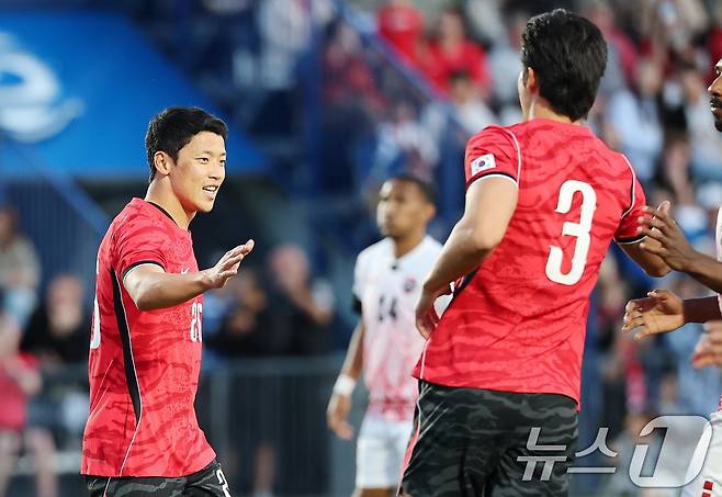 대한민국 축구대표팀 황희찬이 30일(현지시간) 미국 유타주 솔트레이크시티 브리검 영 대학교 BYU 사우스필드 경기장에서 2026 국제축구연맹(FIFA) 북중미 월드컵 앞두고 열린 대한민국과 트리니다드 토바고의 평가전에서 페널티킥을 성공하고 환하게 웃고 있다. 2026.5.31 ⓒ 뉴스1 임세영 기자