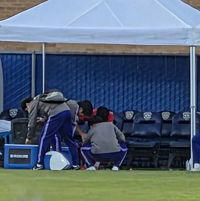 교체 후 벤치에서 치료를 받는 배준호. 사진(미국 프로보)=윤진만 기자yoonjinman@sportschosun.com