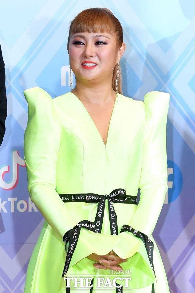 경찰이 방송인 박나래(41) 씨 매니저들의 신상정보를 수사기관에 무단 제공했다는 의혹으로 고발된 박 씨 전 남자친구에게 무혐의 처분 내렸다.