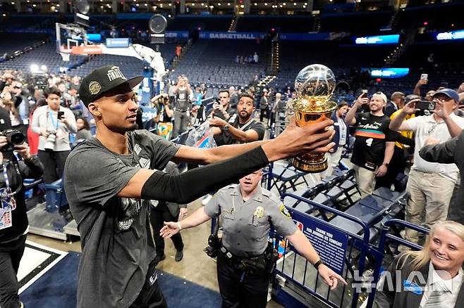 [오클라호마시티=AP/뉴시스] 미국프로농구(NBA) 샌안토니오 스퍼스의 빅토르 웸반야마. 2026.05.30.