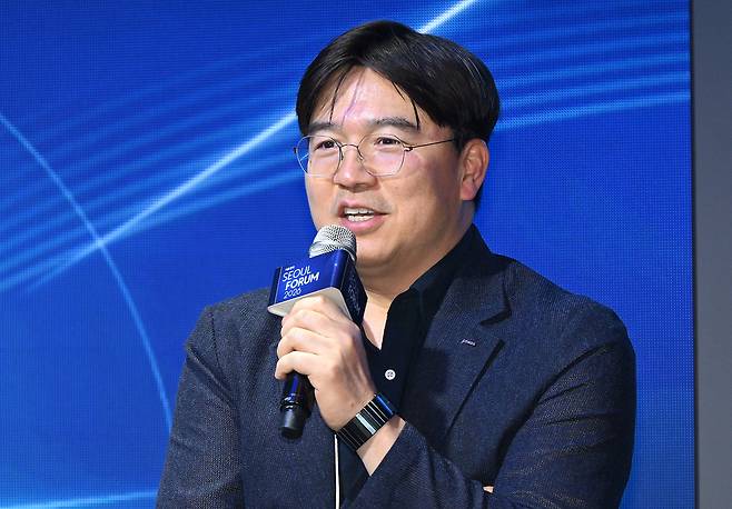 윤석준 포스코DX 센터장이 28일 서울 중구 신라호텔에서 서울포럼 2026의 특별포럼으로 열린 로보틱스 벤처 포럼에서 패널 토론을 하고 있다. 오승현 기자 2026.05.28