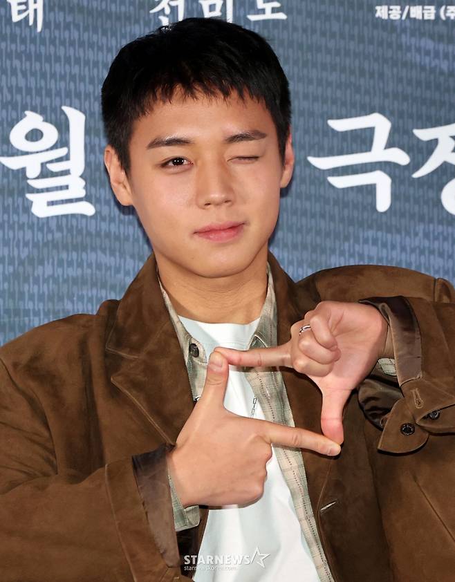 (서울=뉴스1) 김진환 기자 = 배우 박지훈이 21일 오후 서울 강남구 코엑스 메가박스점에서 열린 영화 ‘왕과 사는 남자’ 기자간담회에서 포즈를 취하고 있다. '왕과 사는 남자'는 1457년 청령포, 마을의 부흥을 위해 유배지를 자처한 촌장과 왕위에서 쫓겨나 유배된 어린 선왕의 이야기로, 내달 4일 개봉한다. 2026.1.21/뉴스1 Copyright (C) 뉴스1. All rights reserved. 무단 전재 및 재배포, AI학습 이용 금지. /사진=(서울=뉴스1) 김진환 기자