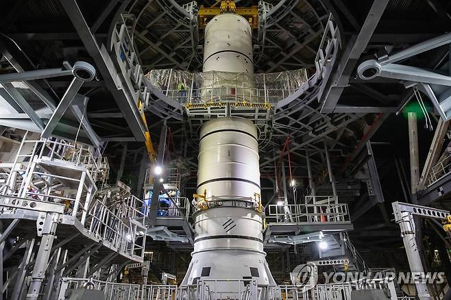 조립동의 SLS 로켓 하단부 [NASA 제공/ 재판매 및 DB 금지]