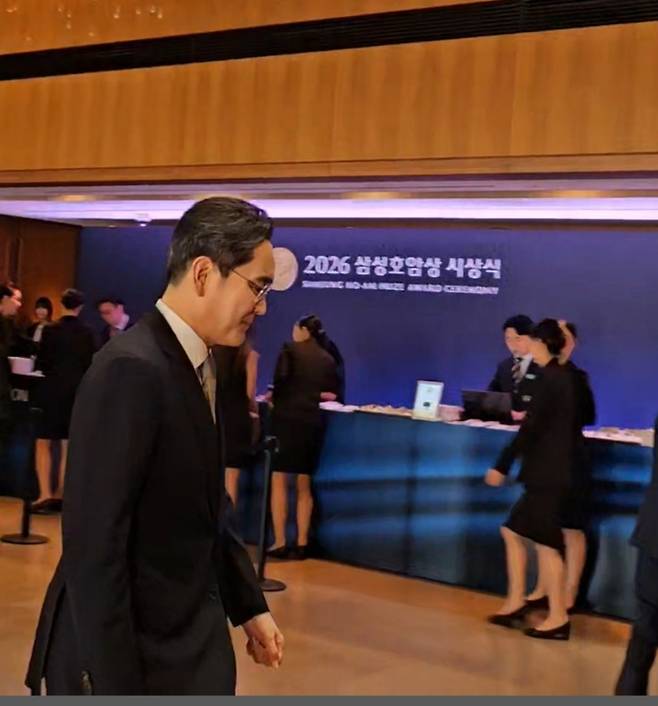 이재용 삼성전자 회장이 1일 삼성호암상 시상식장에 들어서고 있다.심화영 기자