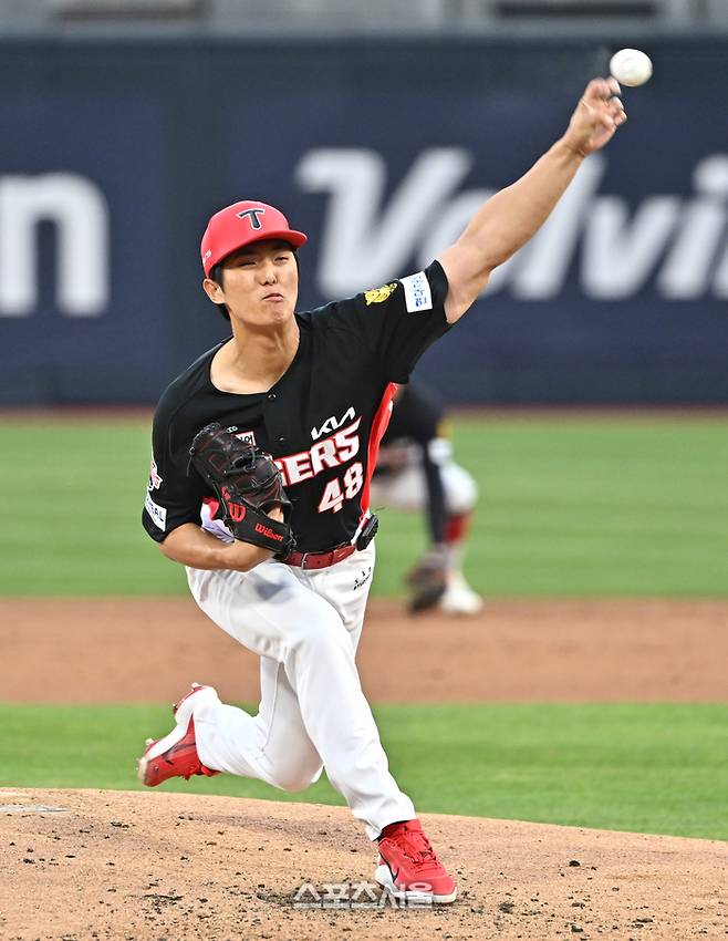 KIA 이의리가 23일 수원케이티위즈파크에서 열린 2026 KBO리그 KT와 경기에 선발 등판해 힘차게 공을 던지고 있다. 수원 | 박진업 기자 upandup@sportsseoul.com