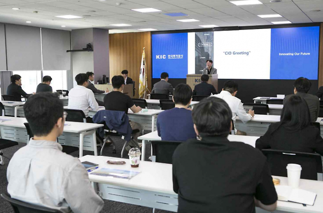 이훈 한국투자공사 투자운용부문장(CIO)이 지난달 29일 서울 중구 본사에서 열린 제54차 해외투자협의회에서 개회사를 하고 있다. 한국투자공사(KIC)