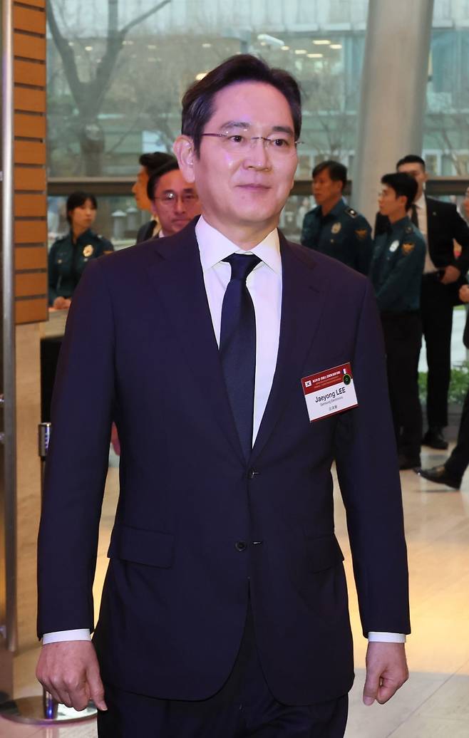 이재용 삼성전자 회장이  4월 3일 서울 여의도 FKI타워에서 열린 한-프랑스 경제계 미래대화 폐회식에 참석하고 있다. 사진=연합뉴스