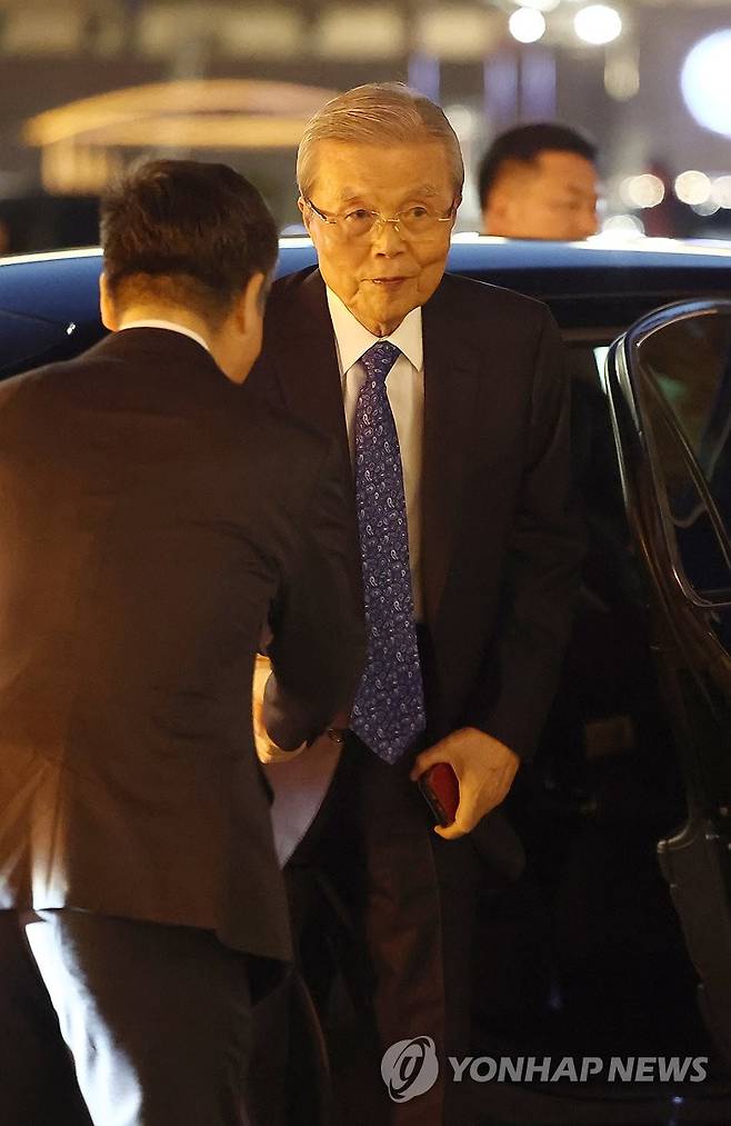 김종인 전 국민의힘 비상대책위원장, 고 정주영 추모 음악회 참석  김종인 전 국민의힘 비상대책위원장이 2026년 2월 25일 서울 서초구 예술의전당에서 열린 '아산 정주영 서거 25주기 추모 음악회'에 참석하고 있다.
[윤동진 기자 촬영]