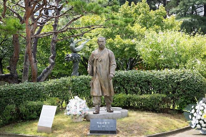 ▲ 수원 올림픽공원에 있는 필동 임면수 선생 동상. /사진제공=수원특례시