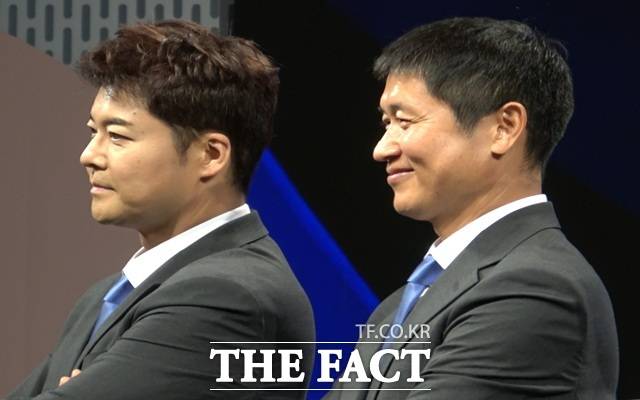 2일 '오승혁의 '현장''은 서울 여의도에 자리한 KBS 아트홀을 찾았다. 4년마다 돌아오는 '월드컵'이 10여 일 앞으로 다가오면서 JTBC와 함께 중계를 맡은 KBS가 이영표 해설위원(오른쪽), 전현무·남현종 캐스터를 내세운 'KBS 2026 FIFA 북중미 월드컵' 제작발표회를 열었기 때문이다. /서울 여의도=오승혁 기자