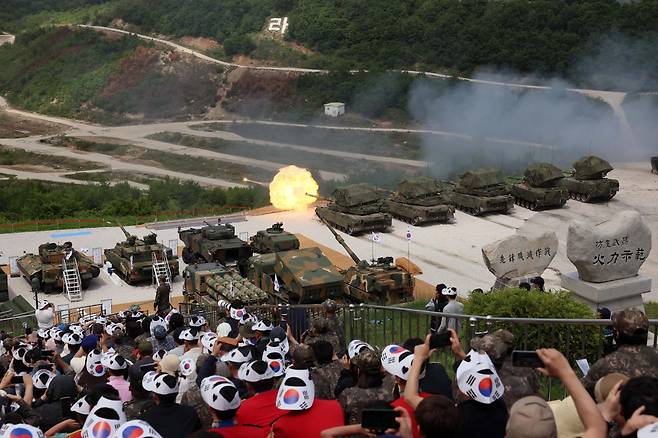 지난 5월 28일 경기 포천시 승진훈련장에서 열린 2026 합동화력훈련 본행사. 국방부가 주관한 이 훈련에서 K-방산 주력장비와 신규 무기체계 등이 소개됐다. 사진공동취재단