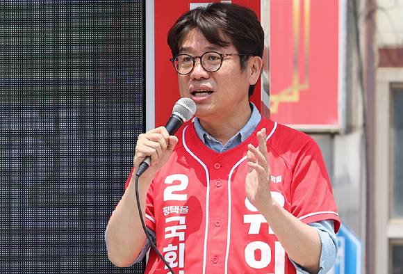 경기 평택을 국회의원 재선거에 출마한 국민의힘 유의동 후보가 2일 경기도 평택시 안중읍에서 지지를 호소하고 있다. 2026.6.2 [사진=연합뉴스]