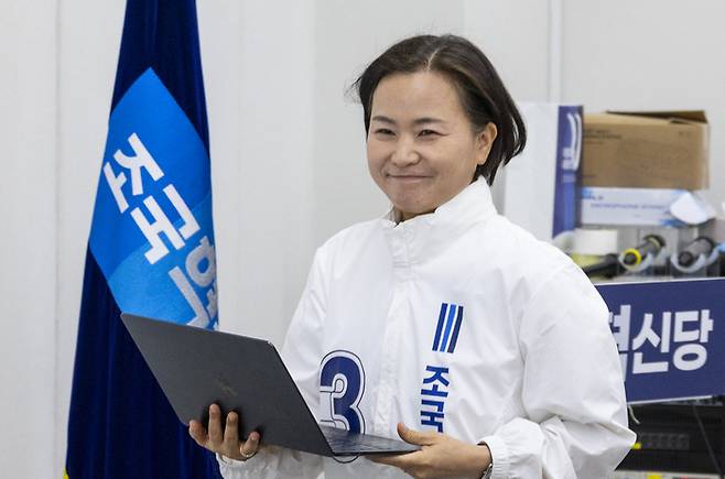 이해민 조국혁신당 중앙당 선거관리위원회 총괄본부장이 지난 1일 국회에서 기자간담회를 하기 위해 입장하고 있다. [연합뉴스]