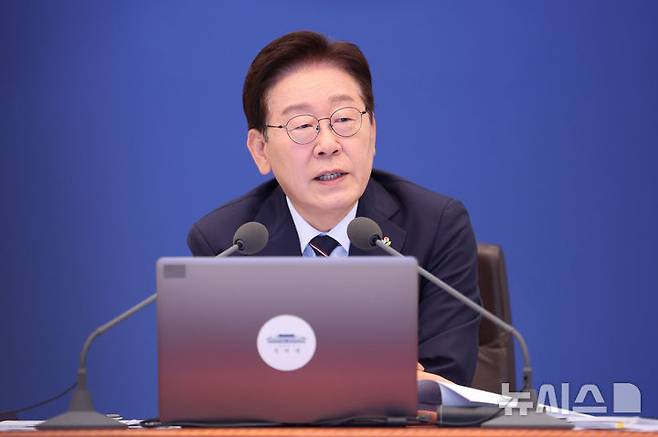 [서울=뉴시스] 고범준 기자 = 이재명 대통령이 2일 청와대에서 열린 제24회 국무회의 겸 제11차 비상경제점검회의에서 발언하고 있다. 2026.06.02. bjko@newsis.com