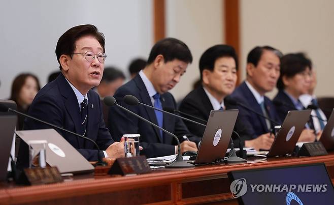 이재명 대통령, 국무회의 발언 (서울=연합뉴스) 한상균 기자 = 이재명 대통령이 2일 청와대에서 열린 국무회의 겸 비상경제점검회의에서 발언하고 있다. 2026.6.2 xyz@yna.co.kr