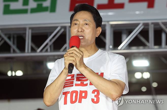 유세에서 지지 호소하는 국민의힘 오세훈 서울시장 후보 (서울=연합뉴스) 박동주 기자 = 국민의힘 오세훈 서울시장 후보가 2일 서울 서대문구 신촌역 스타광장에서 열린 파이널 유세에서 지지를 호소하고 있다. 2026.6.2 pdj6635@yna.co.kr