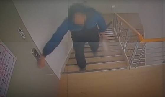 지난 4월 남극 장보고과학기지에서 흉기난동 사건이 발생했다. 사진은 사건 당일 남극 장보고과학기지 CCTV 영상 캡처본. 〈사진=JTBC 사건반장 제보영상 캡처〉