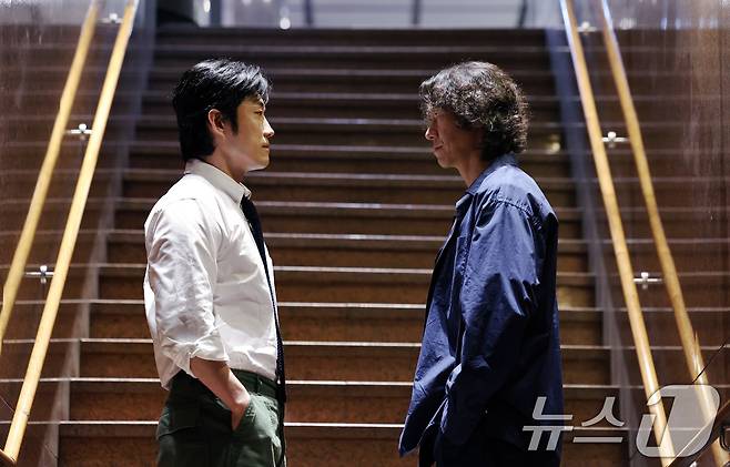드라마 '허수아비'에서 강성경찰서 형사역을 맡은 배우 전재홍(왼쪽)과 김은우 ⓒ 뉴스1 구윤성 기자