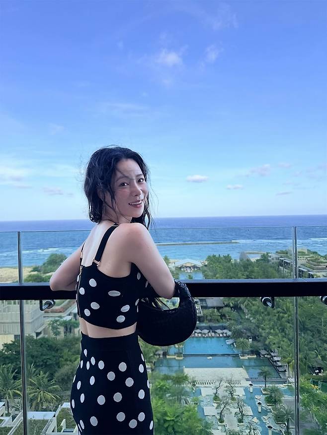 Actress Lim Ji-yeon shared an update from Bali, Indonesia.On March 3, the actress posted several photos on her social media with the short caption, Bali.The actress recently shot a photo shoot for a fashion magazine in Bali.In the photos, the actress shows off her natural beauty in Balis exotic resorts and outdoor pools.The actress wears a variety of outfits, from colorful swimwear to relaxed vacation styling, and is all smiles. In particular, she is seen relaxing in a place with a view of the blue sea and an aquarium.Meanwhile, Lim Ji Yeon is currently acting in the SBS Friday drama Wonderful New World, playing the role of unknown actress Shin Seo Ri.