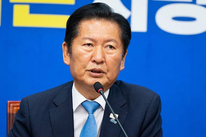 정청래 더불어민주당 대표가 제9회 전국동시지방선거 및 국회의원 재보궐 선거일인 3일 서울 여의도 국회에서 열린 중앙선거대책위원회의에서 모두 발언을 하고 있다. 2026.6.3 뉴스1