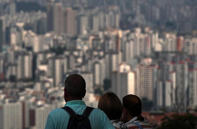 서울 중구 남산에서 바라본 서울시내 아파트 밀집 지역. 뉴스1