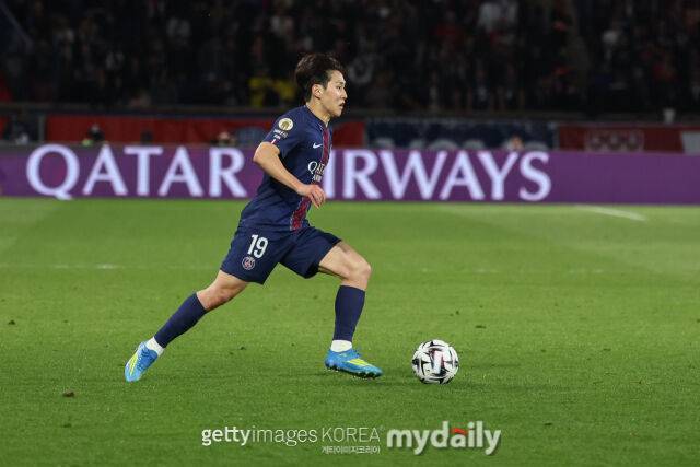 2일 파브리지오 로마노에 따르면 이강인이 파리 셍제르망(PSG)을 떠나 이적을 모색할 가능성이 제기됐다./게티이미지코리아
