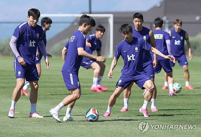 훈련하는 황인범 (헤리먼[미국 유타주]=연합뉴스) 신준희 기자 = 2일(현지시간) 오후 미국 유타주 헤리먼에 위치한 자이언스뱅크 트레이닝센터에서 축구 국가대표팀 황인범 등 선수들이 훈련을 하고 있다. 2026.6.3 hama@yna.co.kr