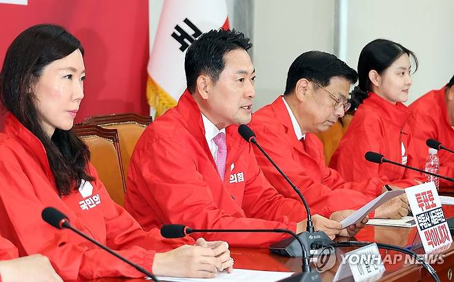 발언하는 국민의힘 장동혁 상임선대위원장 (서울=연합뉴스) 배재만 기자 = 국민의힘 장동혁 상임선거대책위원장이 6·3 지방선거일인 3일 국회에서 열린 마지막 중앙선거대책위원회의에서 발언하고 있다. 2026.6.3 scoop@yna.co.kr