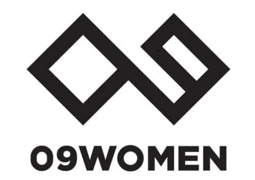 플러스사이즈 여성 의류 브랜드 공구우먼의 사명 변경이 논의된 4일, 기하학적 마름모 디자인과 09WOMEN 텍스트로 구성된 로고가 기업의 정체성을 보여주고 있다.